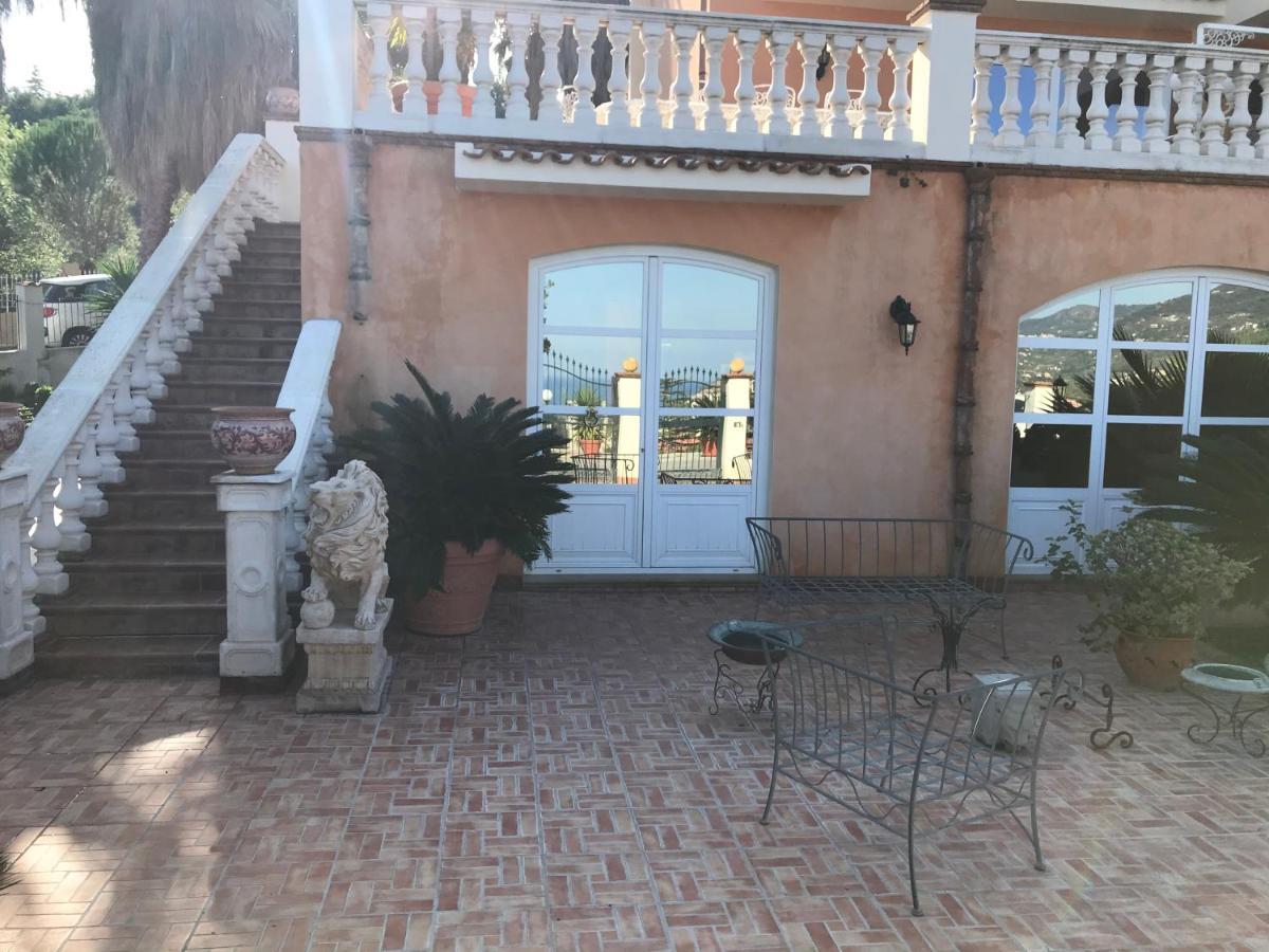 Villa Grace Патти Экстерьер фото
